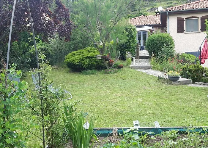 La Meizou, Gite - Chambres D Hotes A Champeix
